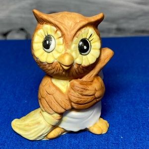 VNTG BISQUE OWL SWEEPING